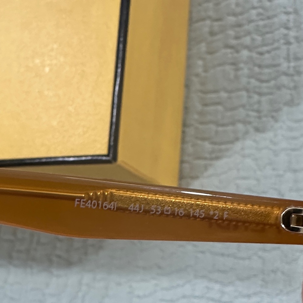 Fendi “WAY” Rectangular Sunglasses - Picture 9 of 11